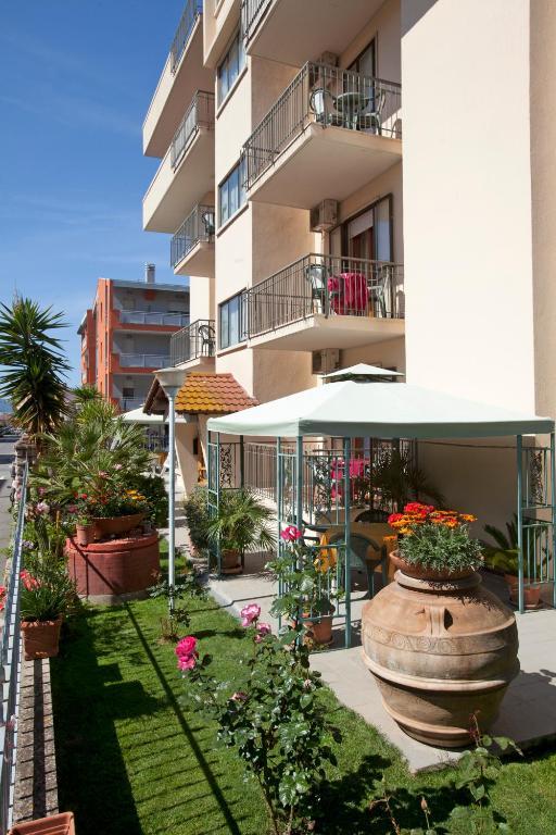 Hotel Corallo Албиния Экстерьер фото